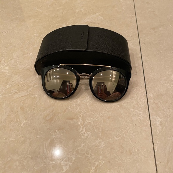 Prada sunglasses - Picture 2 of 3